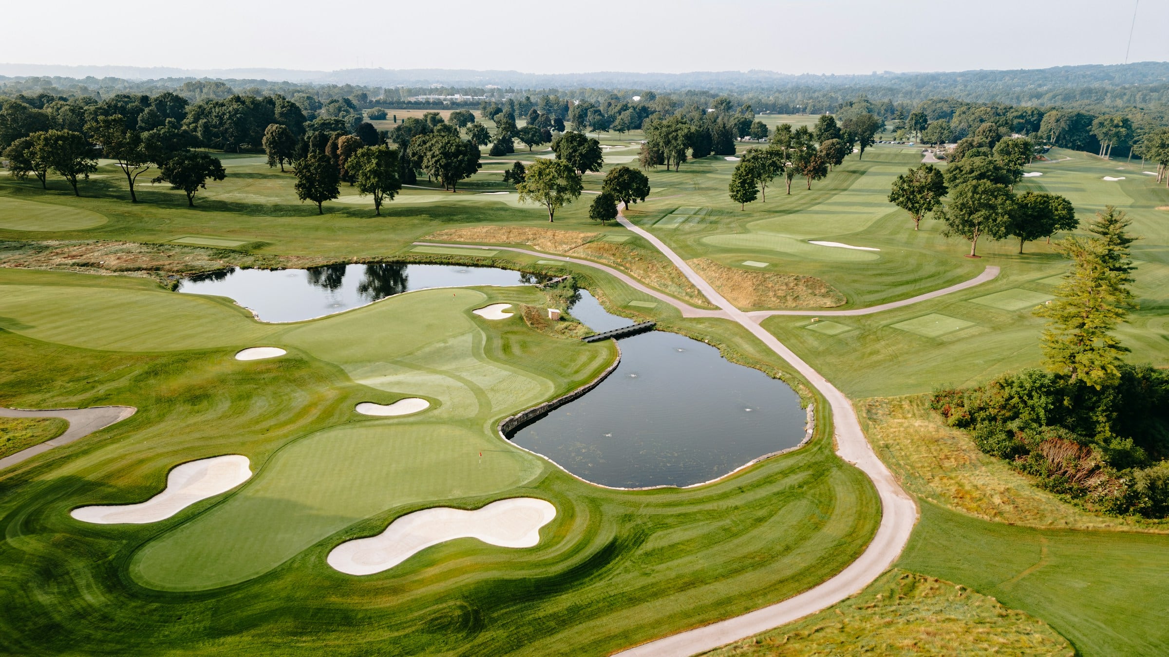 Fairways, lakes and bunkers