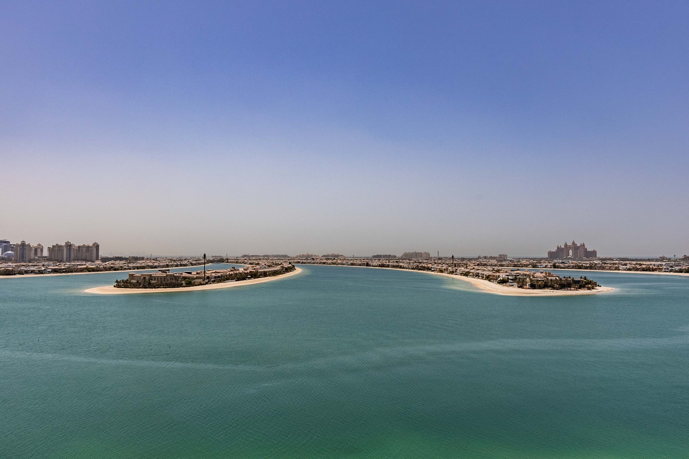 Turquoise water between the fronds of Palm Jumeirah