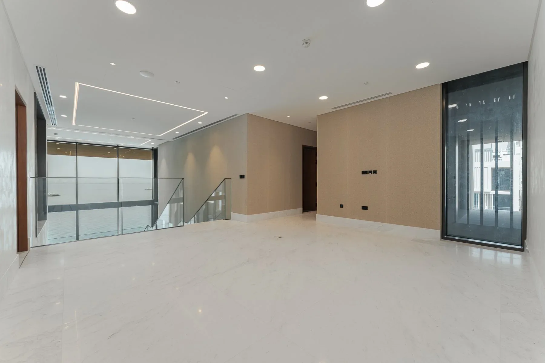 Stunning Luxury Apartment with Full Sea Views — photograph 6