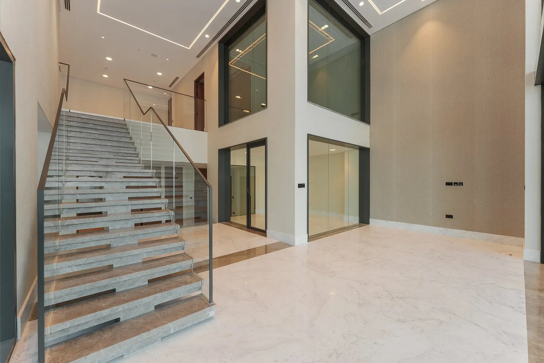 Stunning Luxury Apartment with Full Sea Views — photograph 5