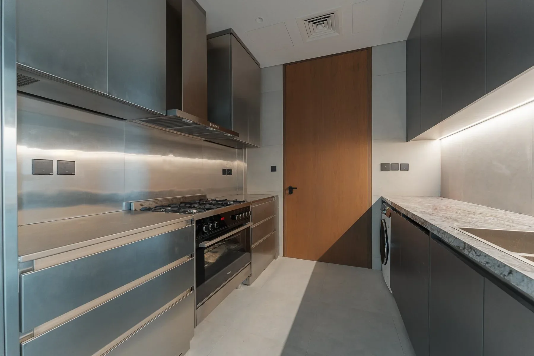 Stunning Luxury Apartment with Full Sea Views — photograph 8