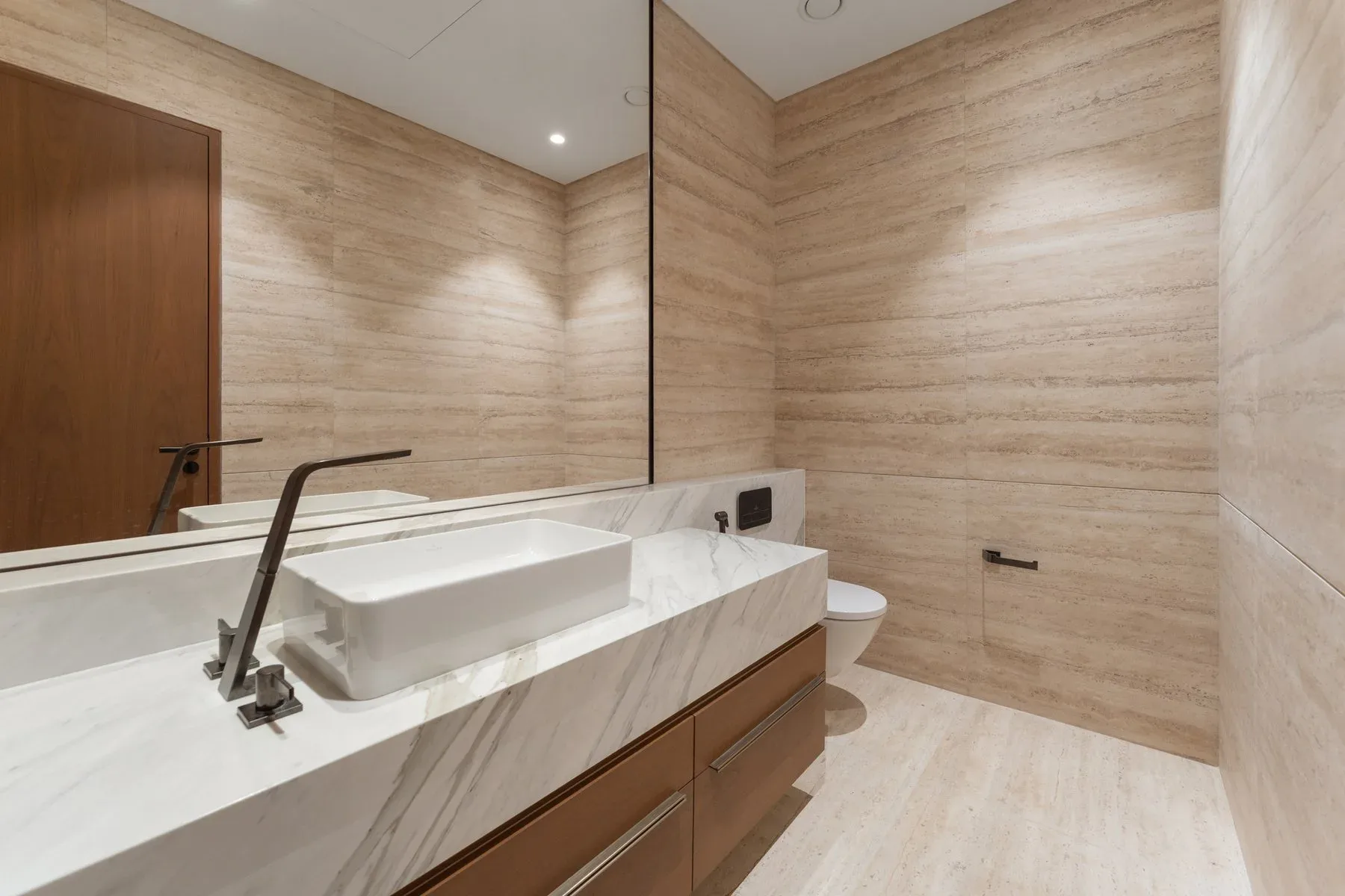 Stunning Luxury Apartment with Full Sea Views — photograph 10