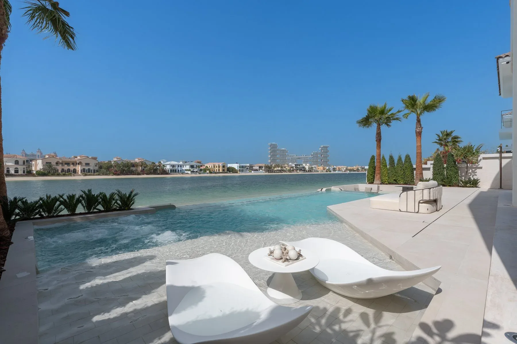 Tranquil Turnkey Garden Home on Palm Jumeirah — photograph 1