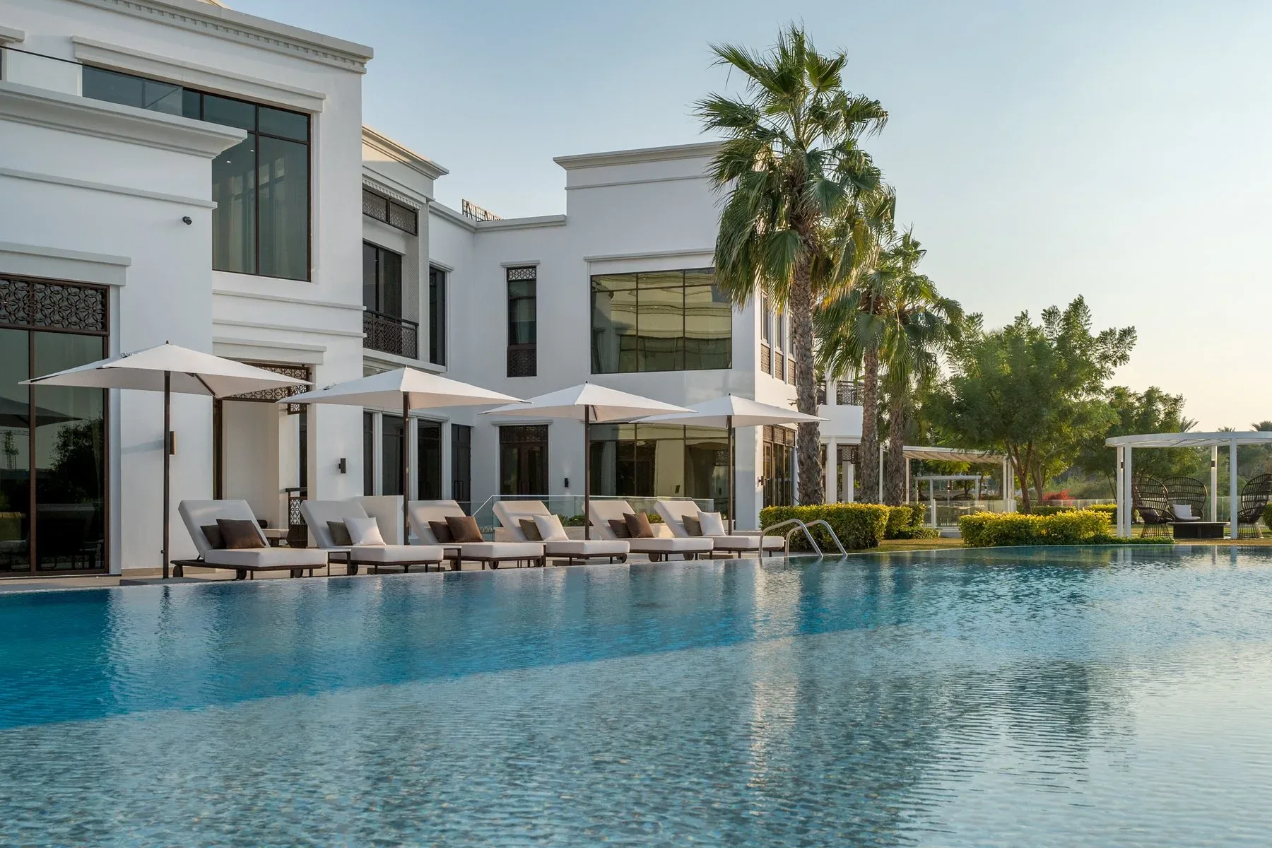 Rare Bespoke Mansion on the Golf Course — photograph 3