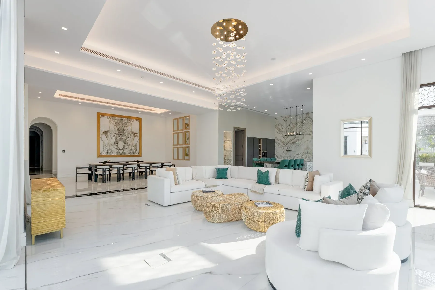 Rare Bespoke Mansion on the Golf Course — photograph 8