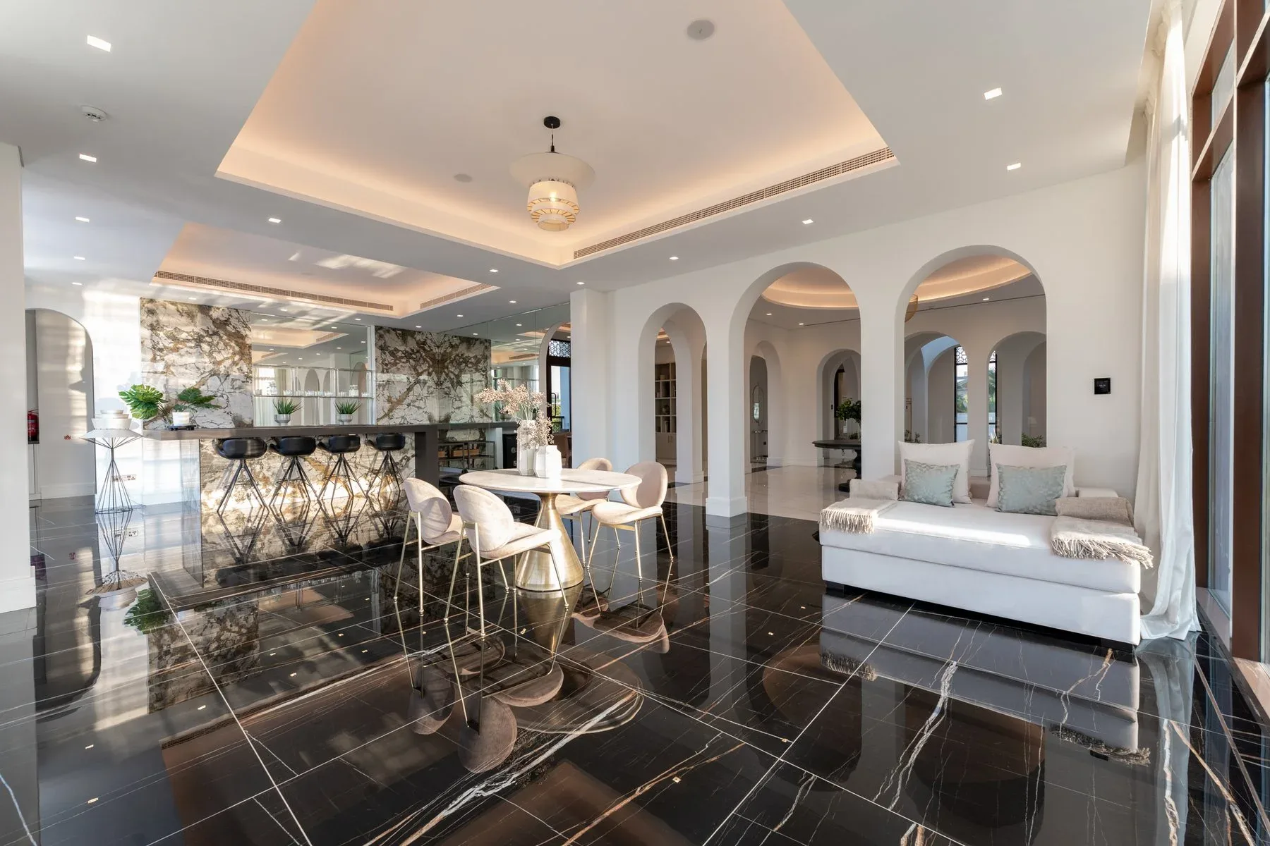 Rare Bespoke Mansion on the Golf Course — photograph 9