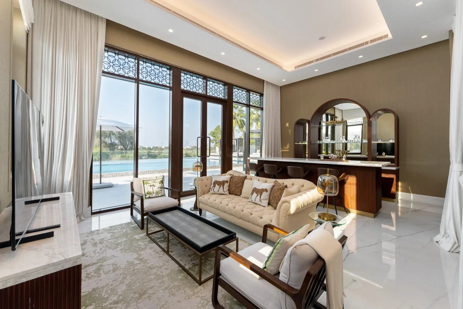 Rare Bespoke Mansion on the Golf Course — photograph 10