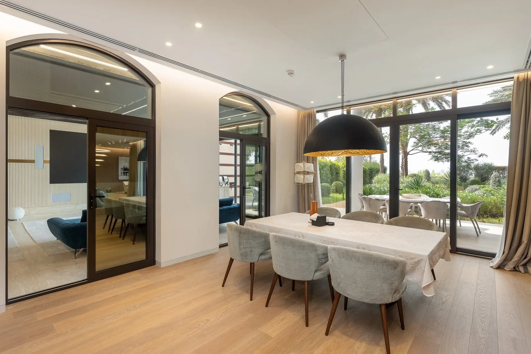 Exclusive Ultra-Luxury 5-Bed Royal Seafront Villa — photograph 5