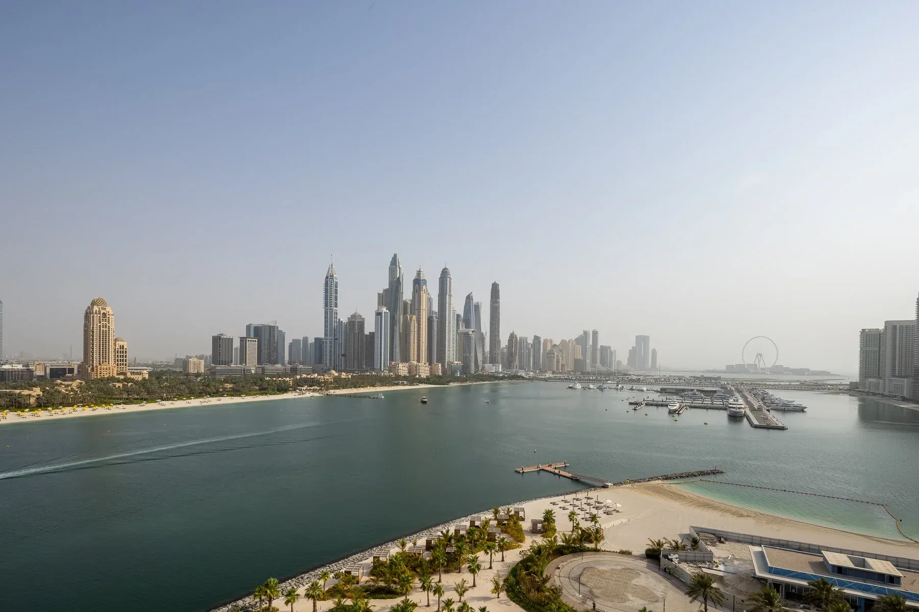 Luxury 4-Bedroom Apartment in Palm Jumeirah — photograph 2