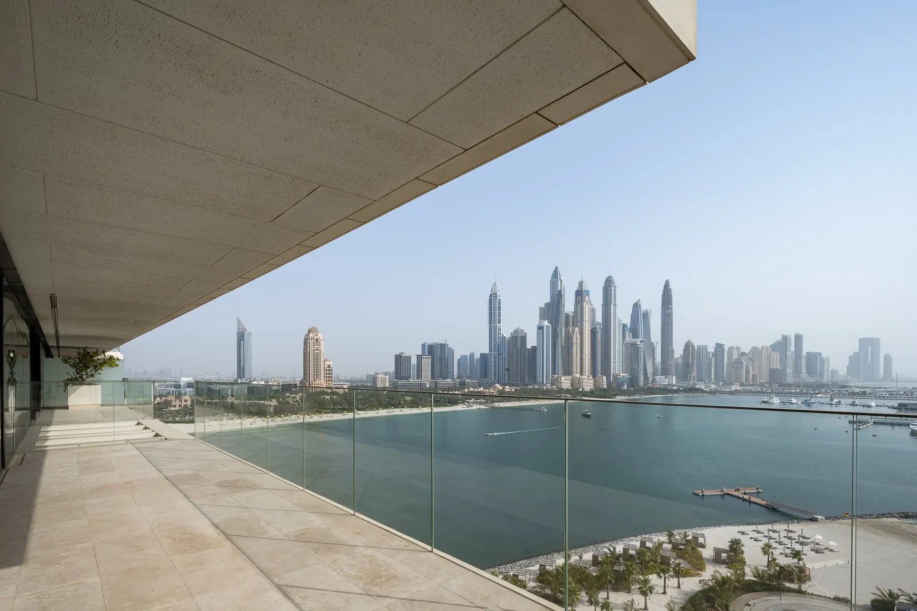 Luxury 4-Bedroom Apartment in Palm Jumeirah — photograph 3