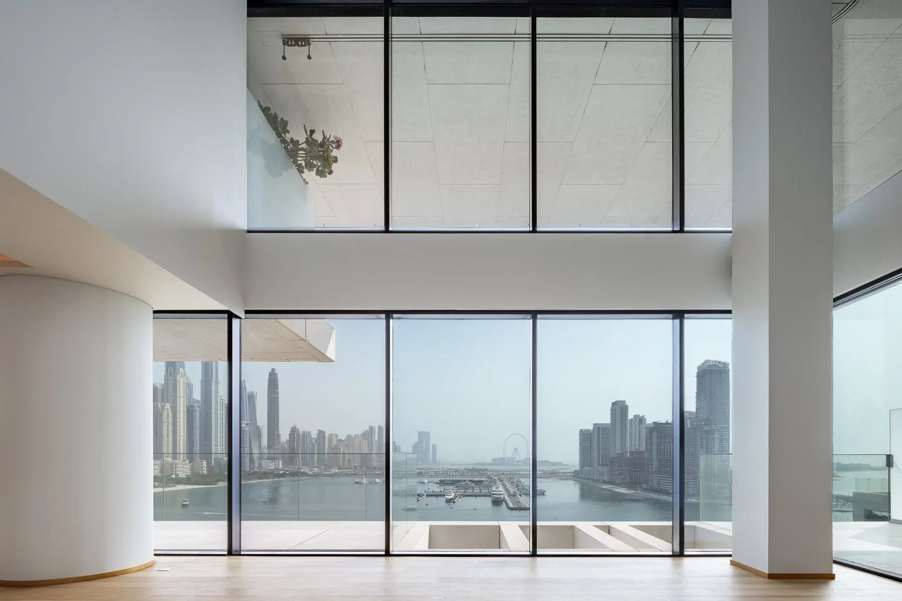 Luxury 4-Bedroom Apartment in Palm Jumeirah — photograph 1