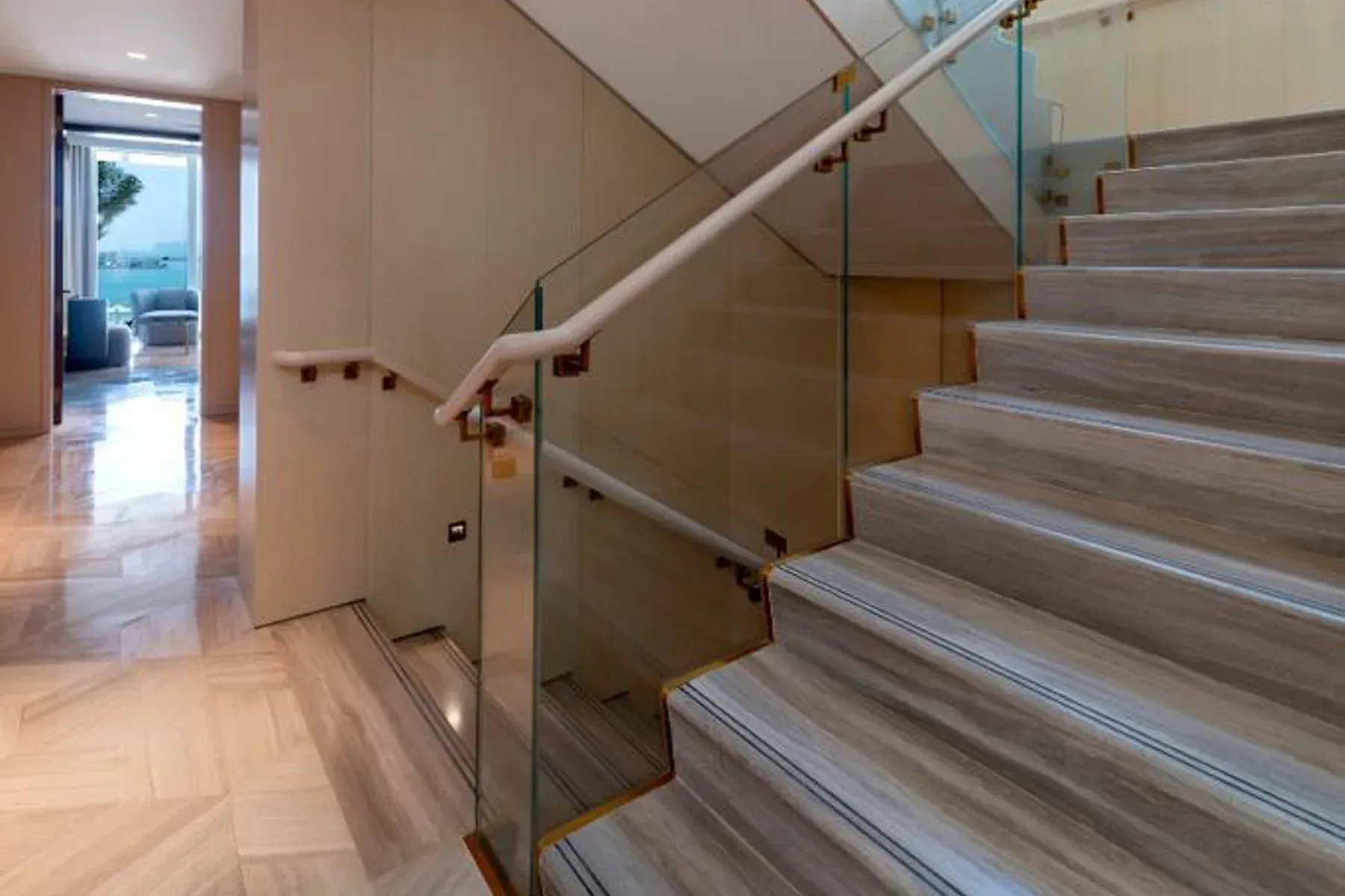 Luxury Beachfront Residence in Five Palm Jumeirah — photograph 8