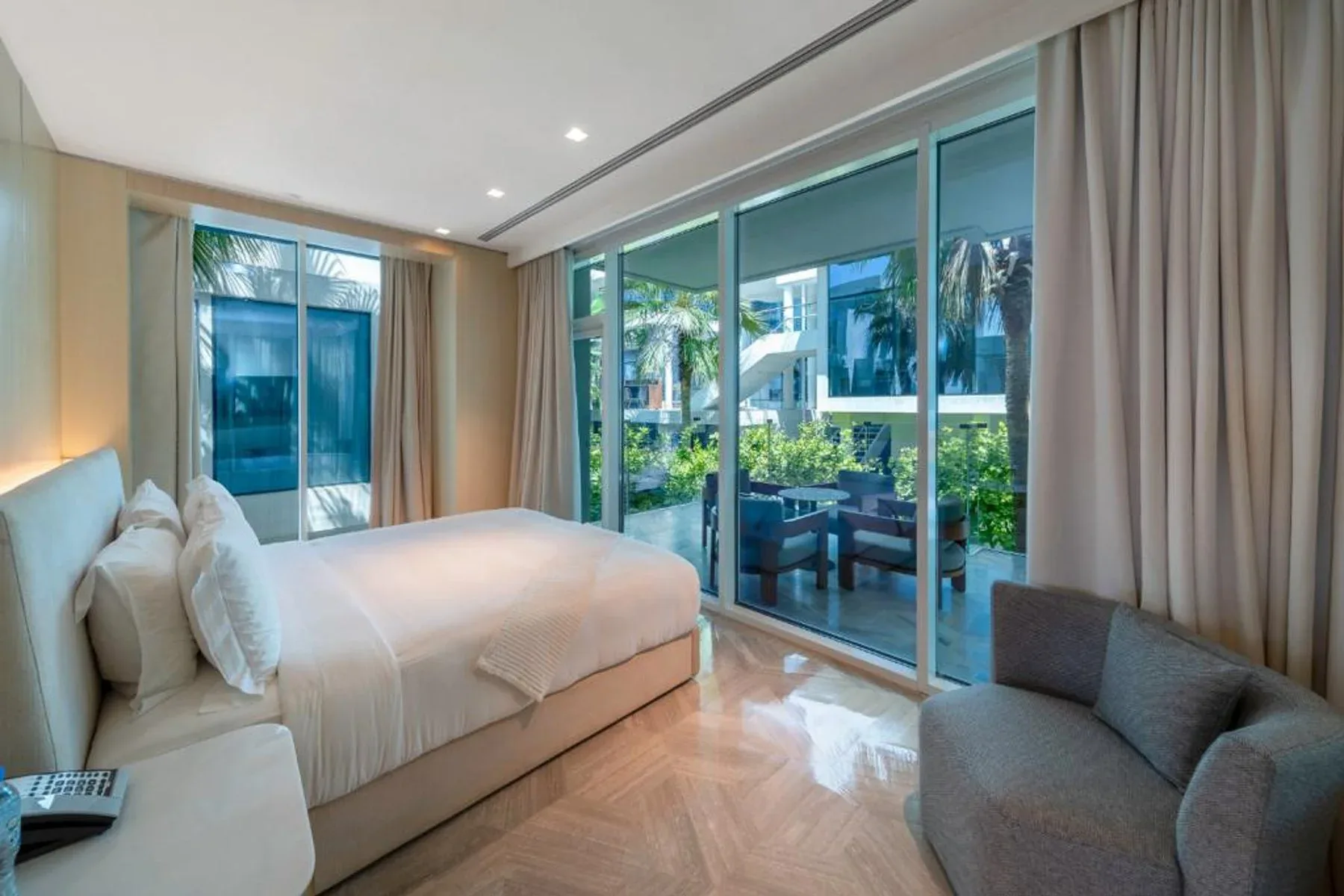 Luxury Beachfront Residence in Five Palm Jumeirah — photograph 10