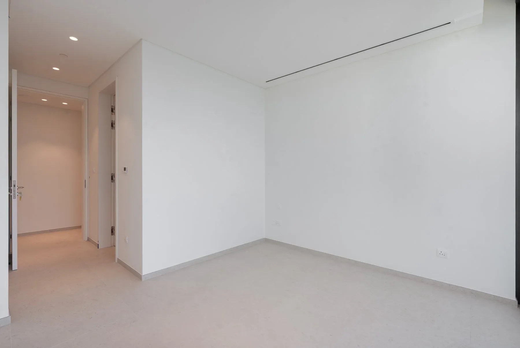 Stunning Branded Home With Canal Views in Jumeirah — photograph 7
