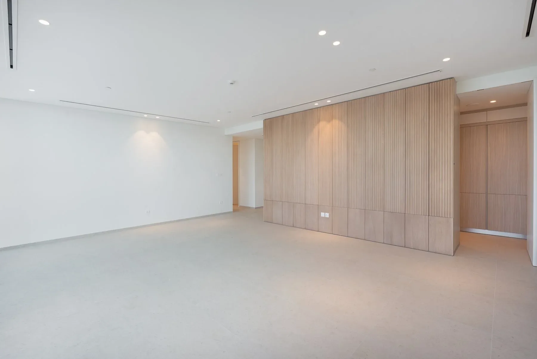 Stunning Branded Home With Canal Views in Jumeirah — photograph 8