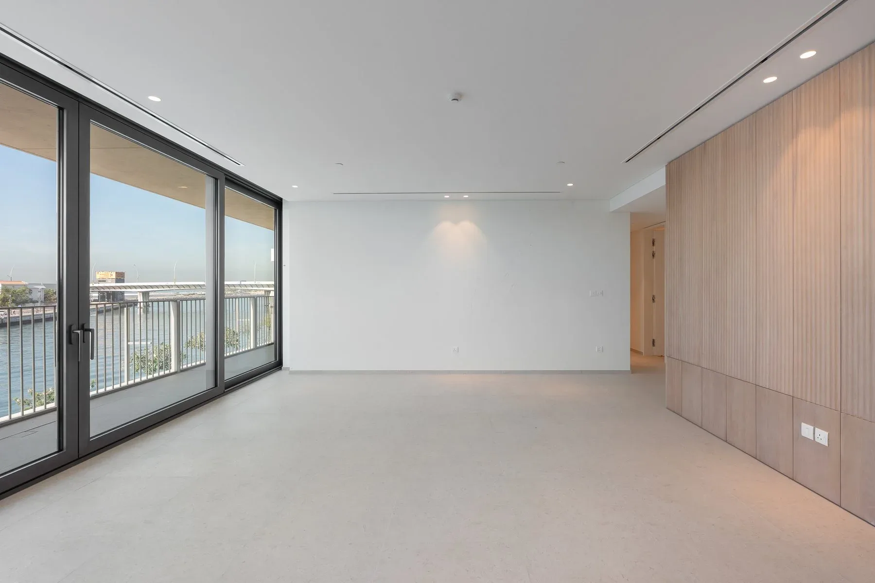 Stunning Branded Home With Canal Views in Jumeirah — photograph 9