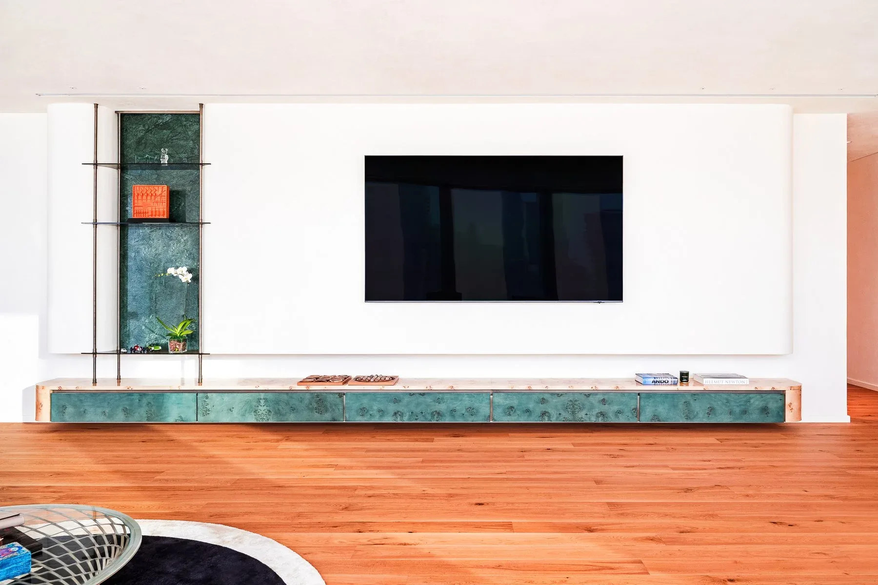 Stunning Contemporary Family Residence — photograph 6