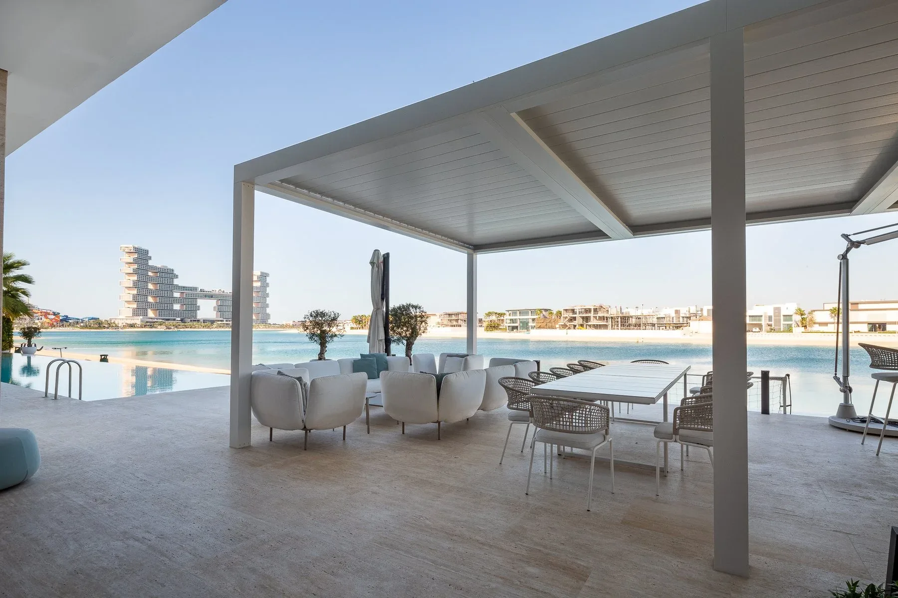 Extraordinary Custom-Built Luxury Villa on Palm — photograph 1
