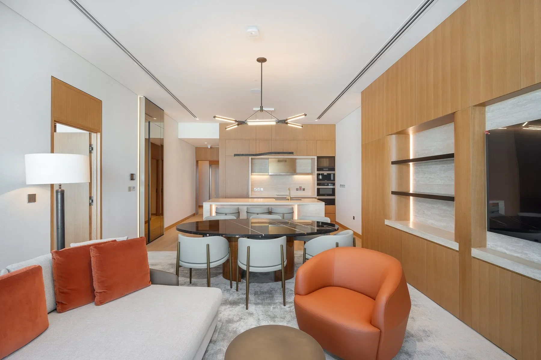 Designer Apartment with Incredible View — photograph 2