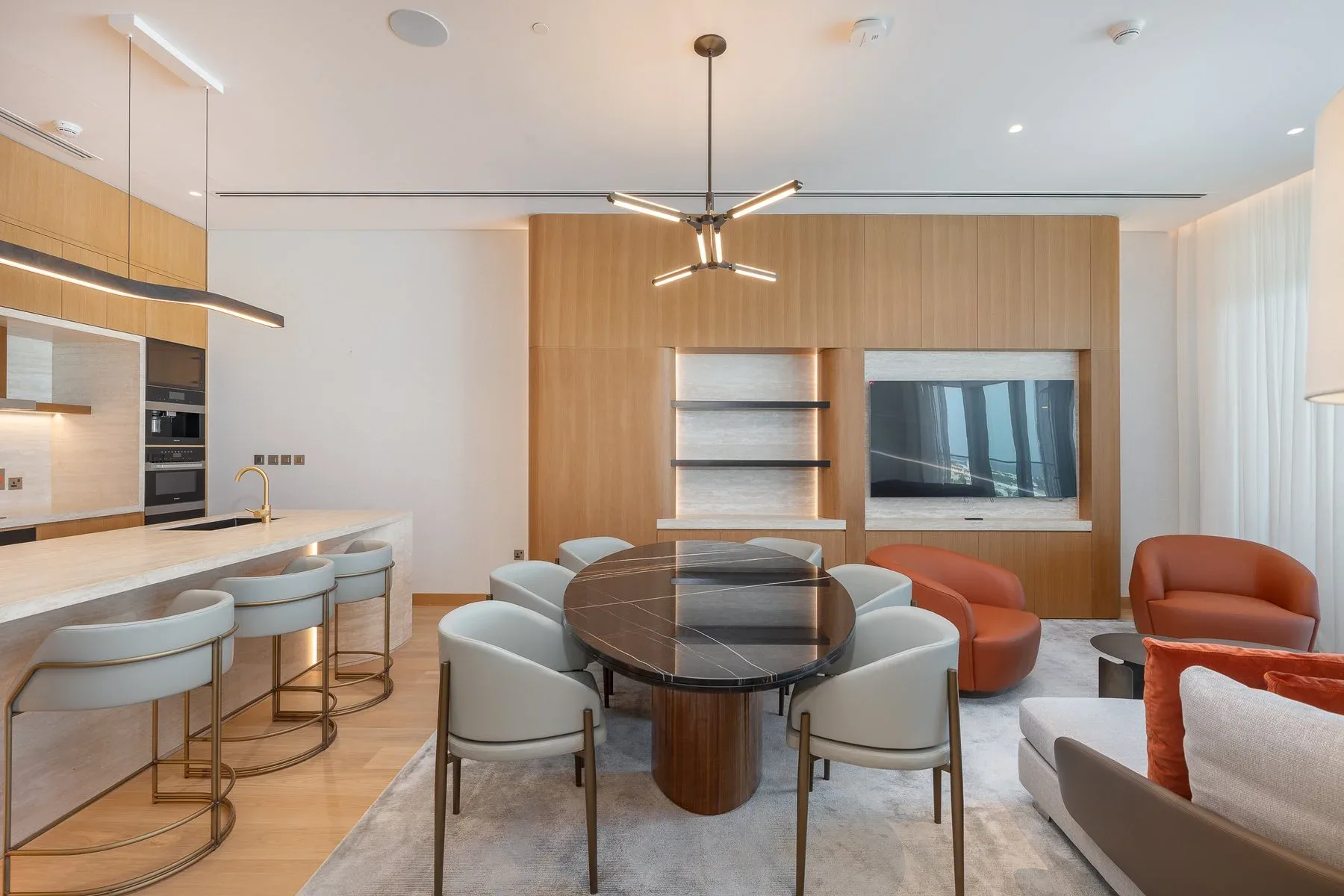 Designer Apartment with Incredible View — photograph 3