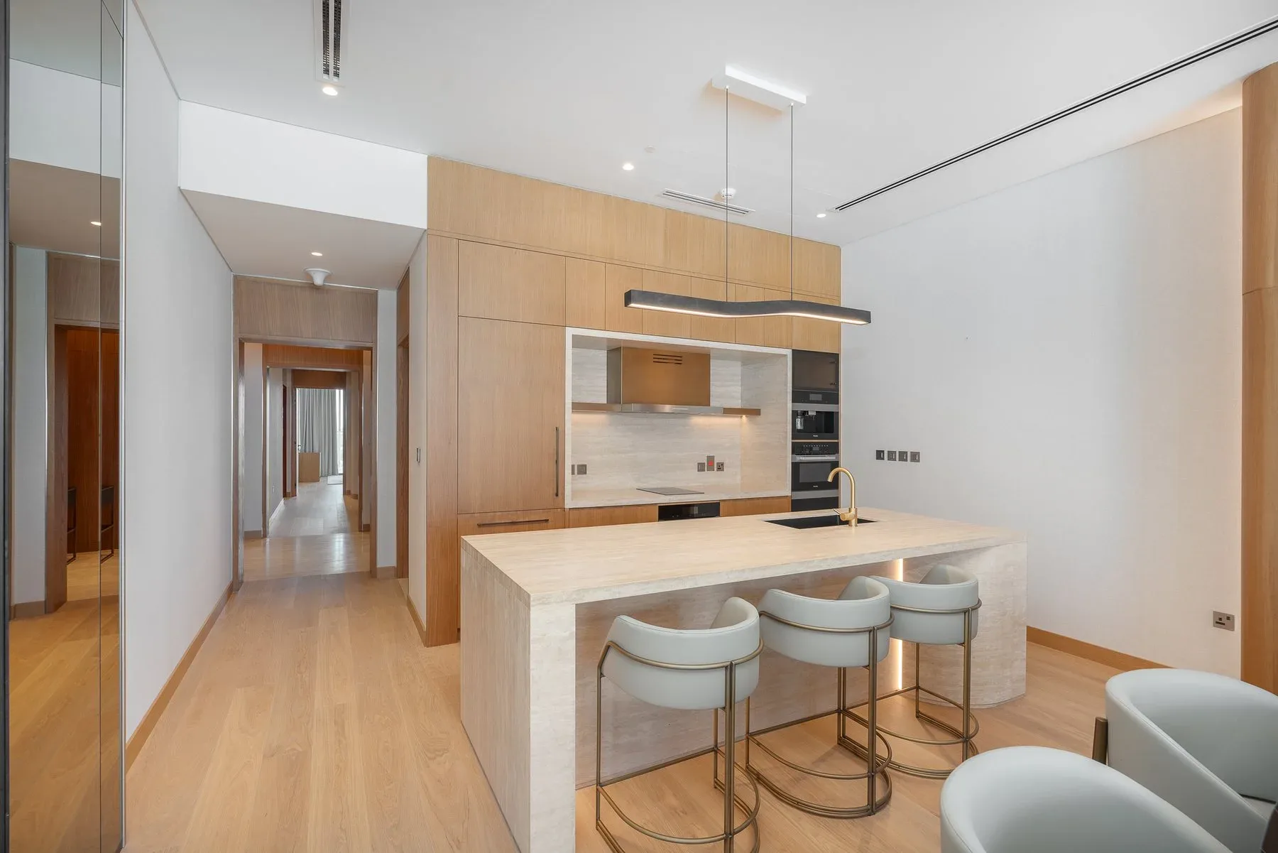 Designer Apartment with Incredible View — photograph 4