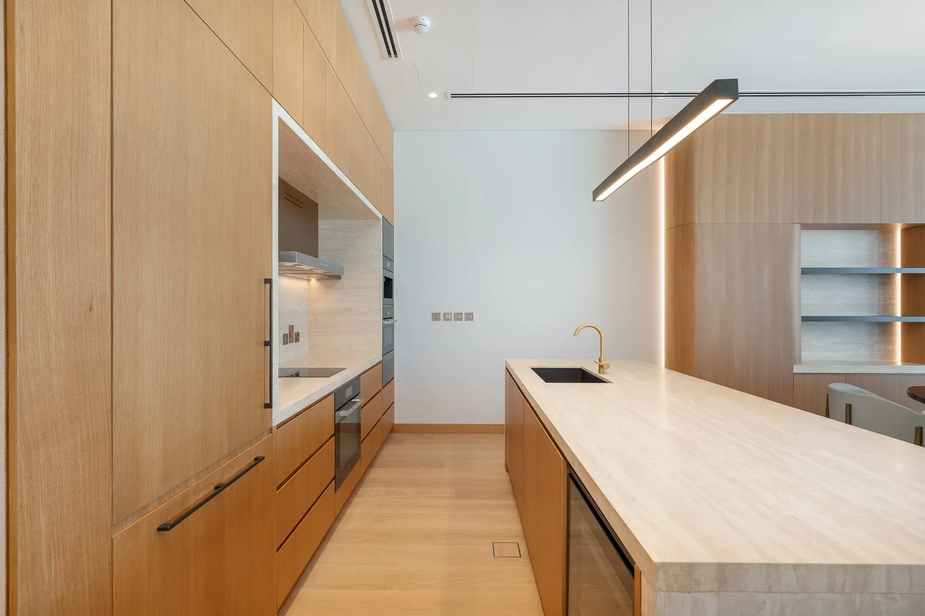Designer Apartment with Incredible View — photograph 7