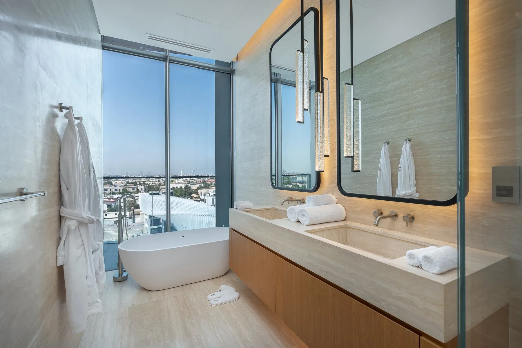 Designer Apartment with Incredible View — photograph 9