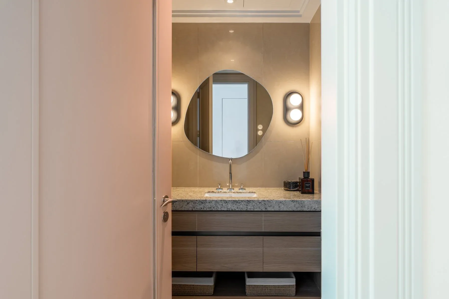 Elegant Branded Apartment on Al Maryah Island — photograph 9