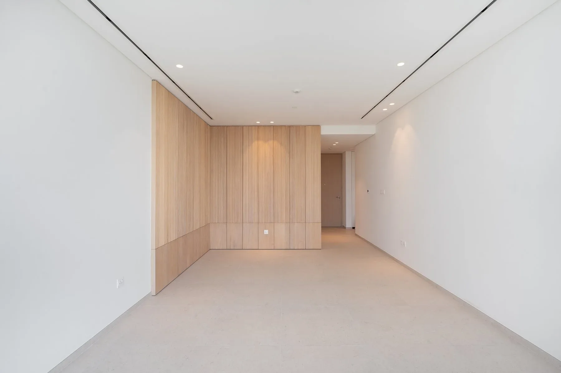 Exclusive Resale Apartment with Canal Views — photograph 7