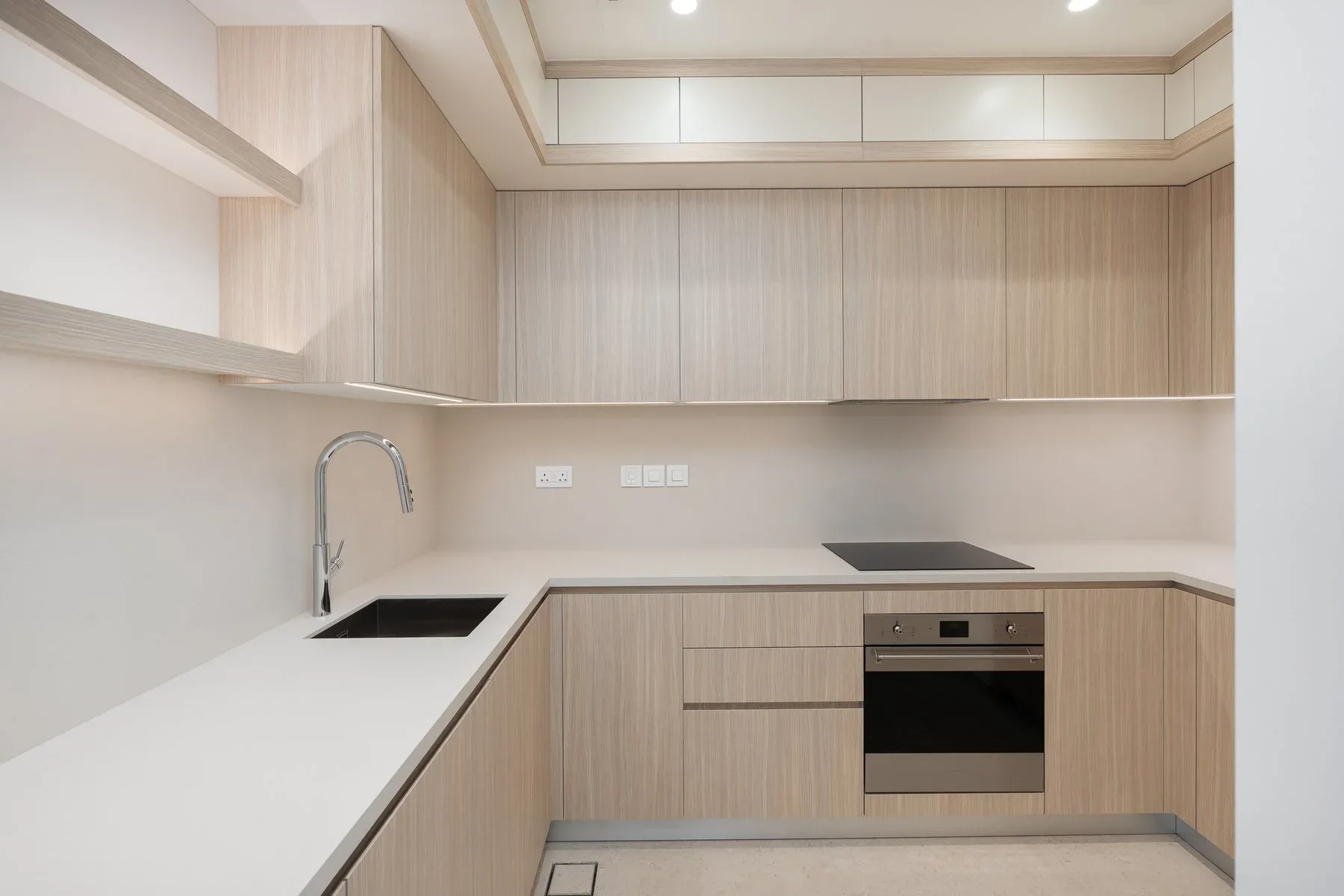 Exclusive Resale Apartment with Canal Views — photograph 10