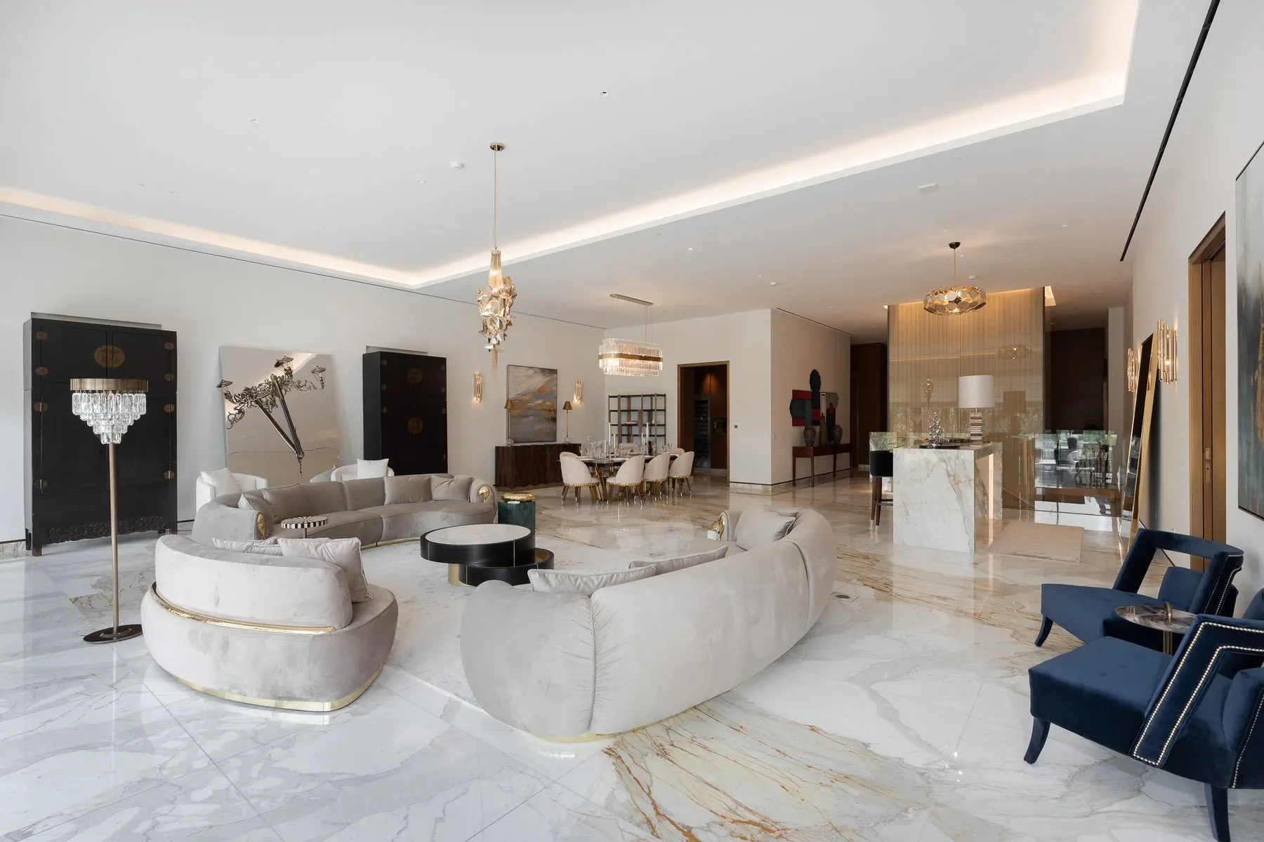 Limited Collection, Luxury Residence on Palm — photograph 3