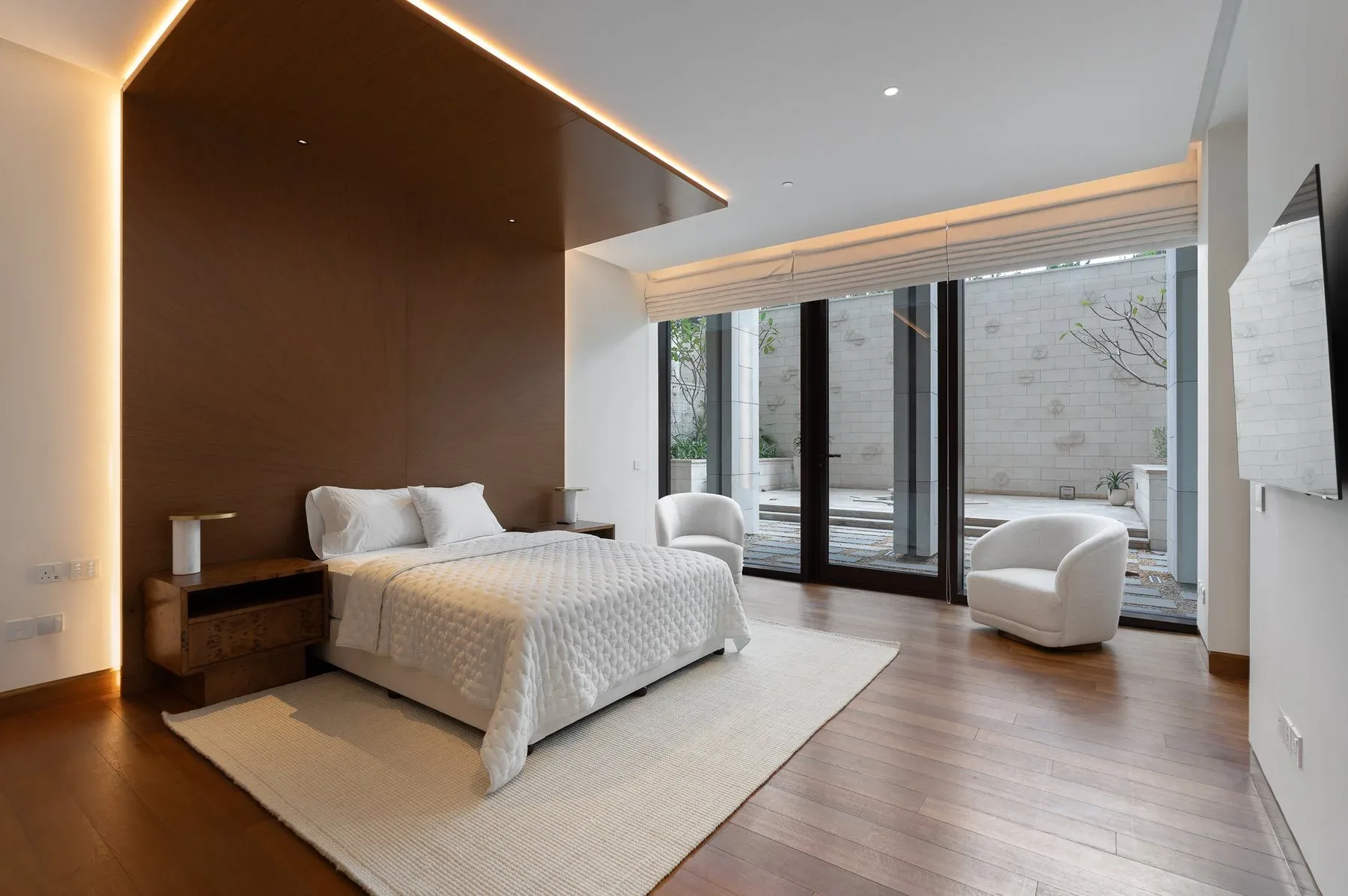 Limited Collection, Luxury Residence on Palm — photograph 9
