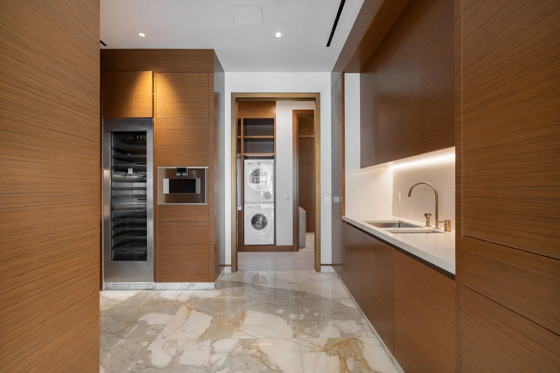 Limited Collection, Luxury Residence on Palm — photograph 10