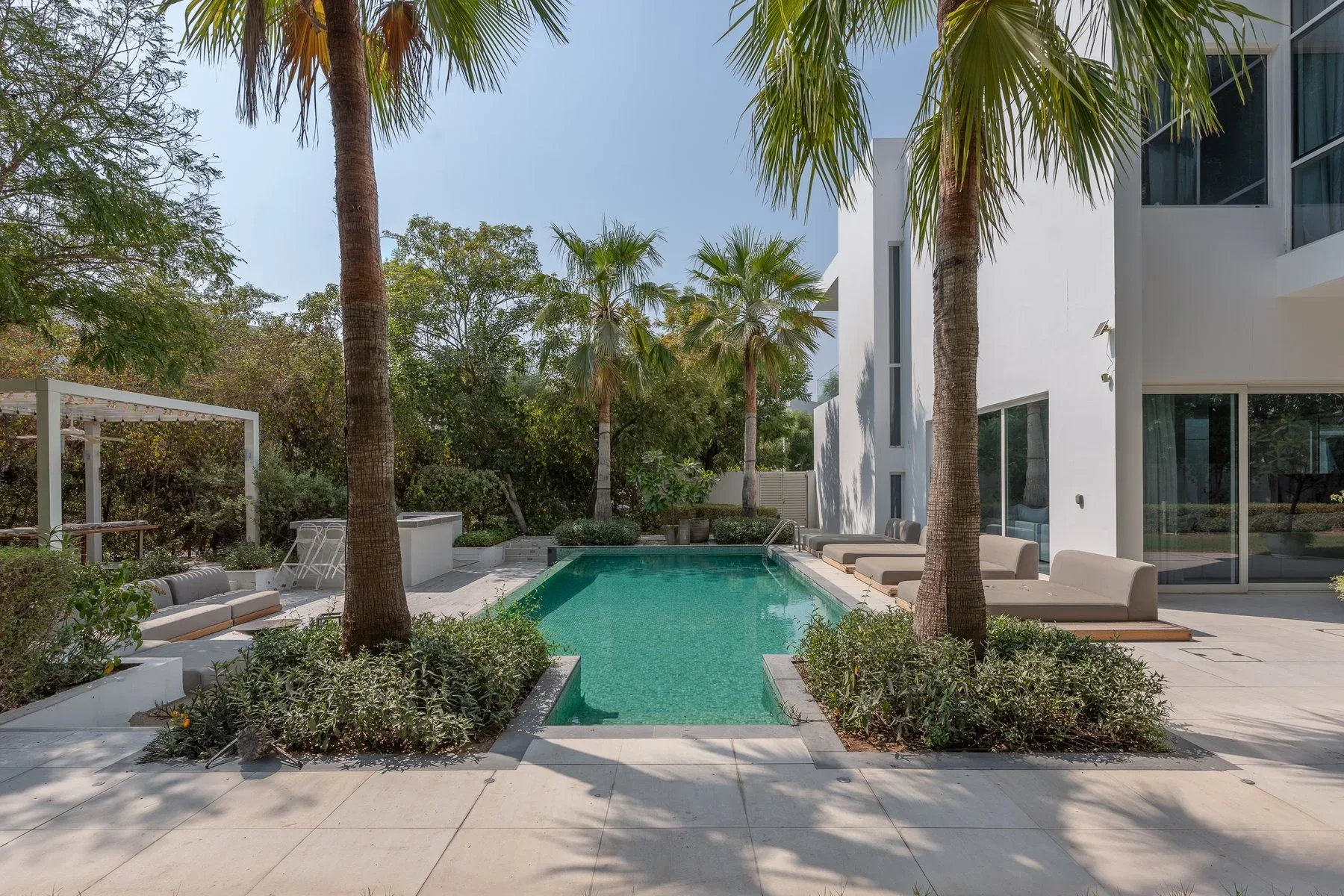 Serene Al Barari Villa With Exceptional Privacy — photograph 2