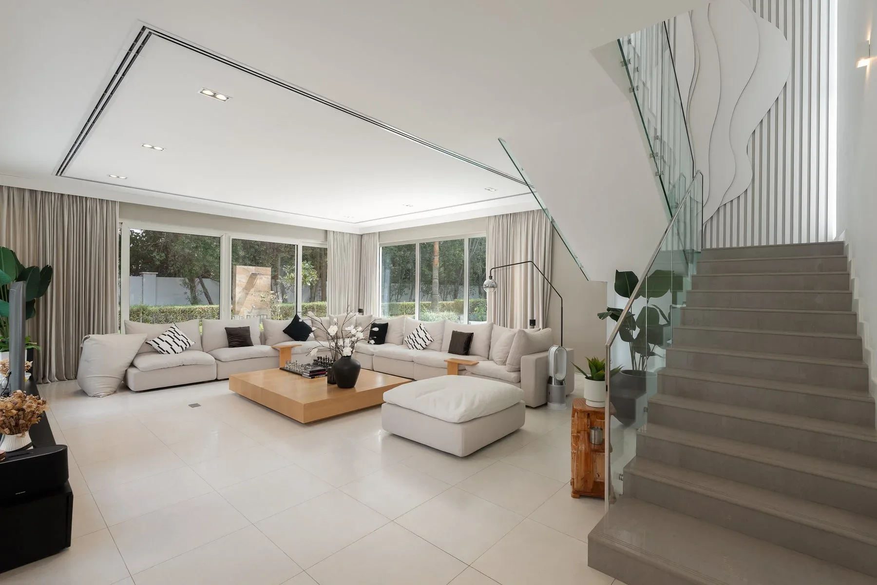 Serene Al Barari Villa With Exceptional Privacy — photograph 3