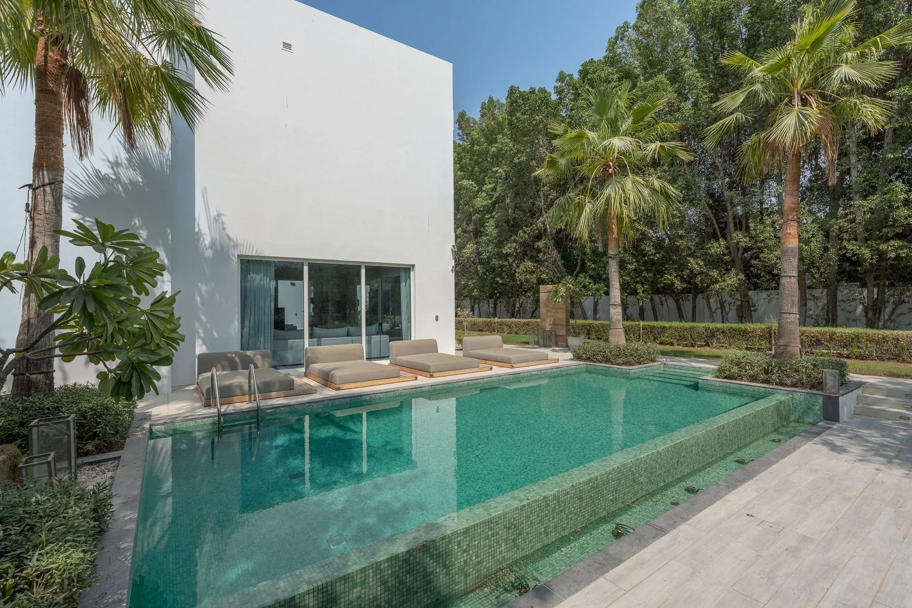Serene Al Barari Villa With Exceptional Privacy — photograph 1