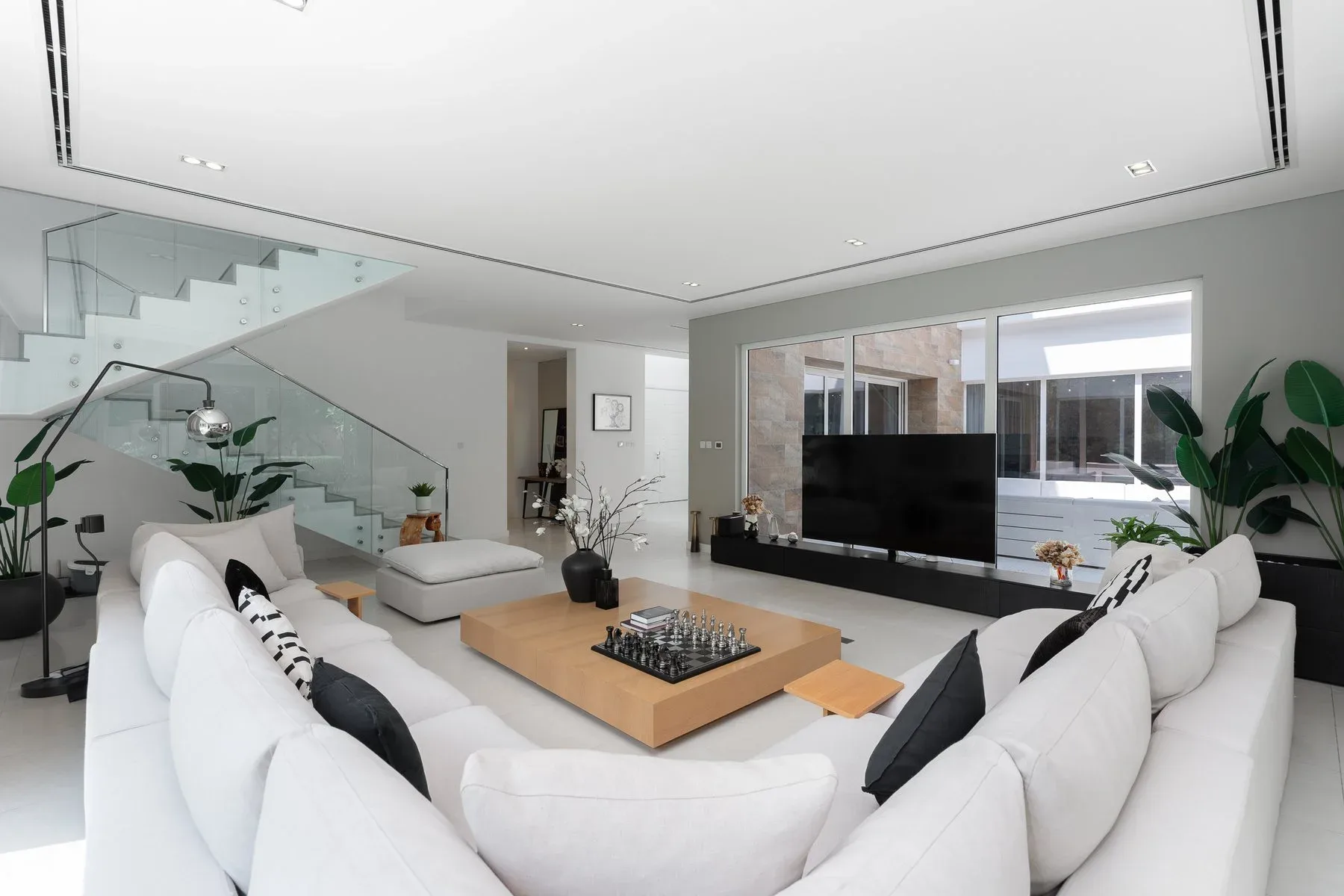 Serene Al Barari Villa With Exceptional Privacy — photograph 4