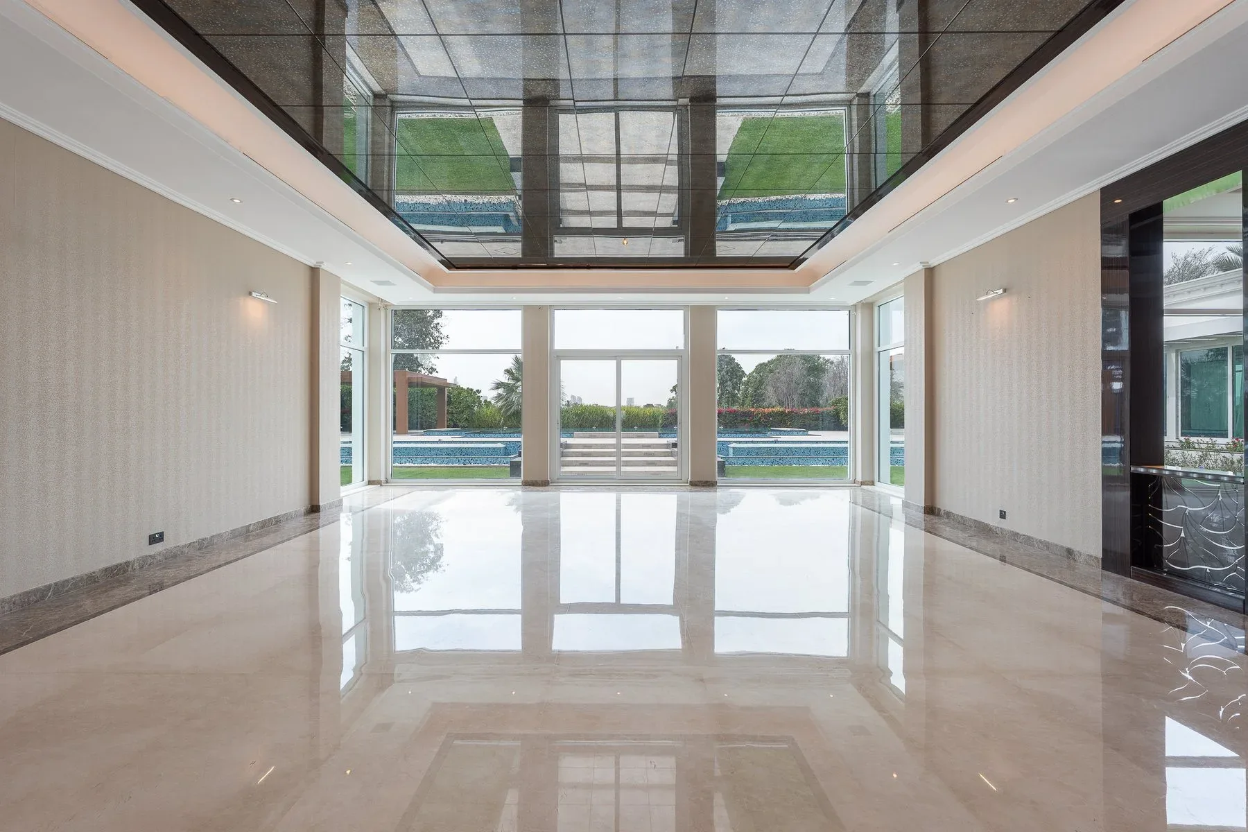 Elegant Golf Course-Facing Villa In Emirates Hills — photograph 5