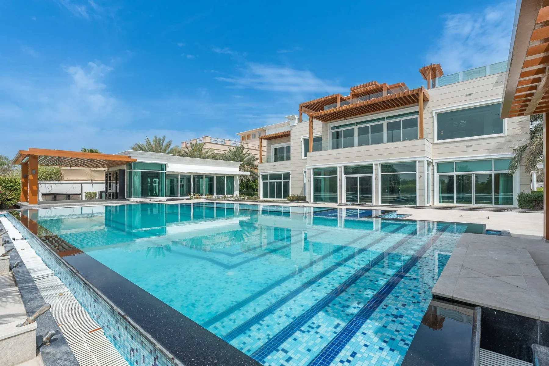 Elegant Golf Course-Facing Villa In Emirates Hills — photograph 4
