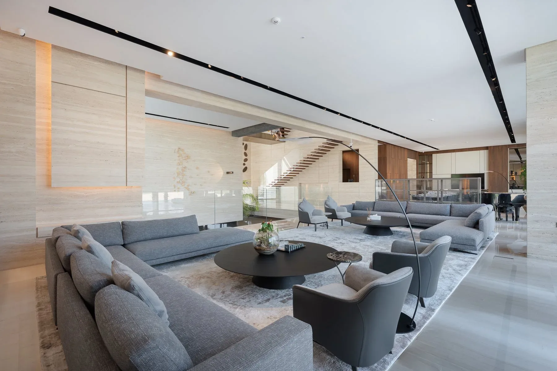 Custom-Built Mansion with Stunning Sunset Views — photograph 5