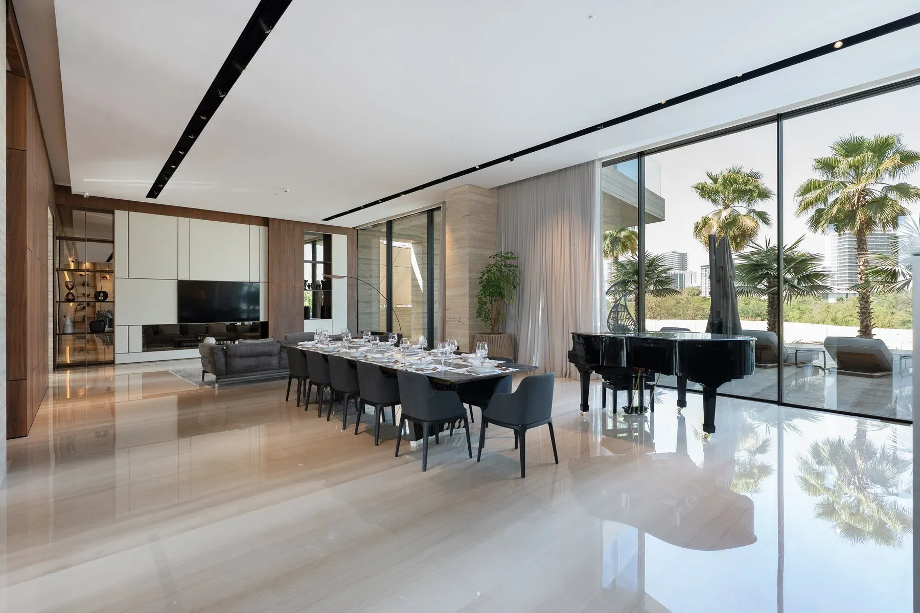 Custom-Built Mansion with Stunning Sunset Views — photograph 6