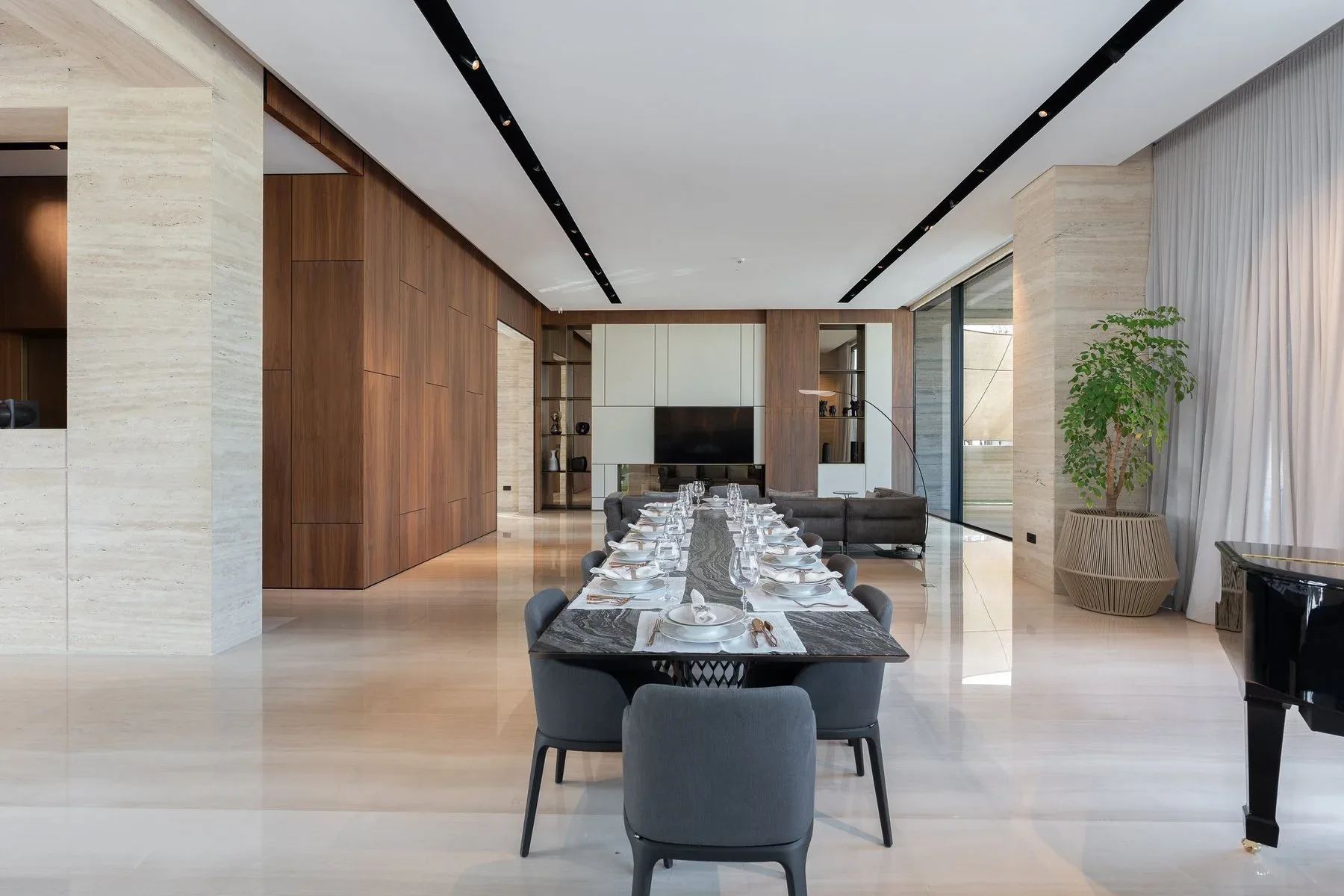 Custom-Built Mansion with Stunning Sunset Views — photograph 9