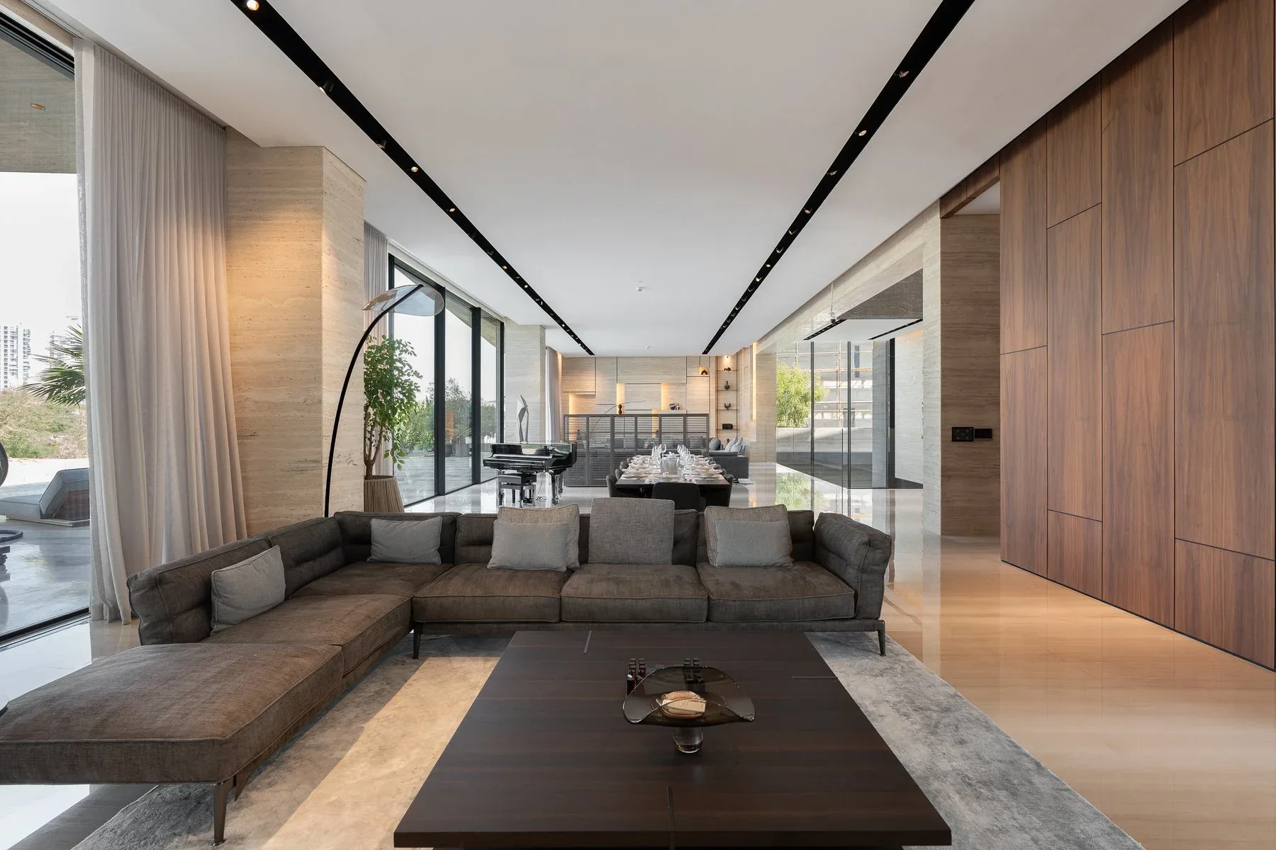 Custom-Built Mansion with Stunning Sunset Views — photograph 10