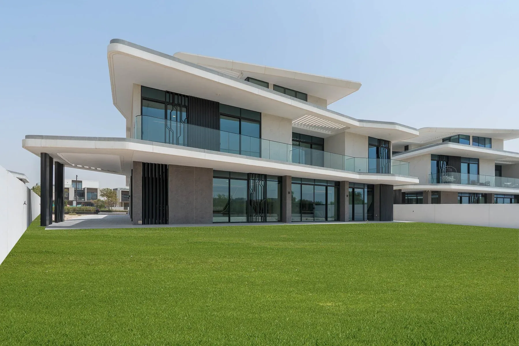 Lamborghini-Designed Villa on the Golf Course — photograph 1