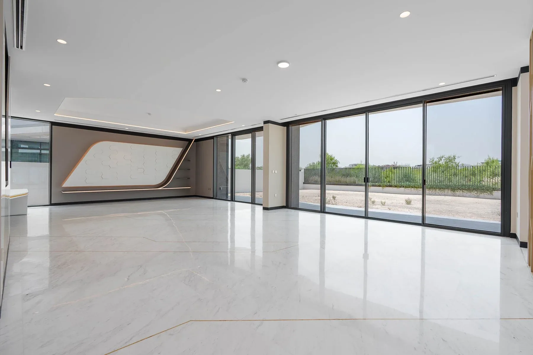 Lamborghini-Designed Villa on the Golf Course — photograph 5