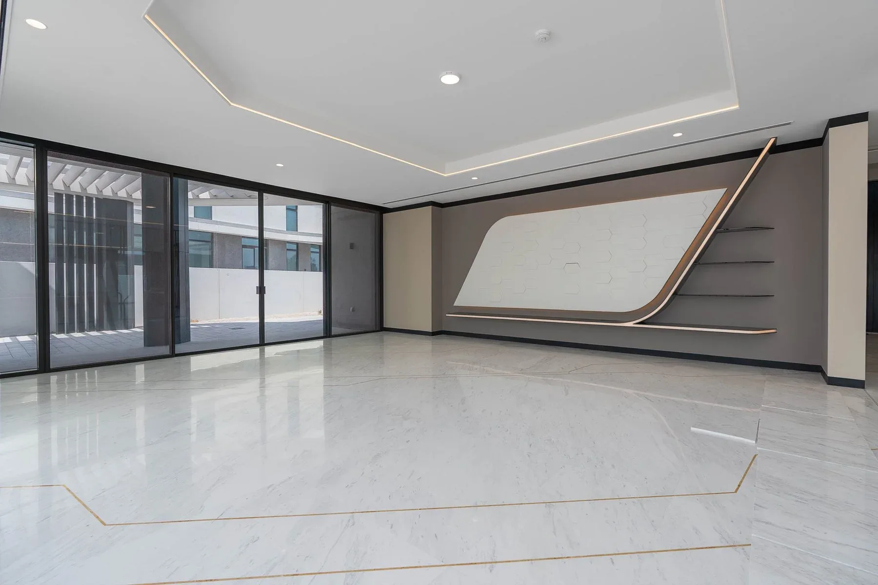 Lamborghini-Designed Villa on the Golf Course — photograph 4