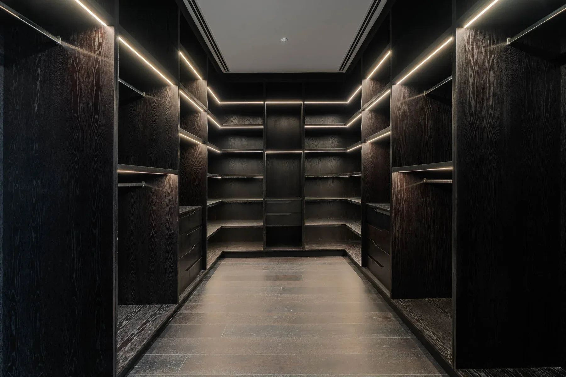 Lamborghini-Designed Villa on the Golf Course — photograph 10
