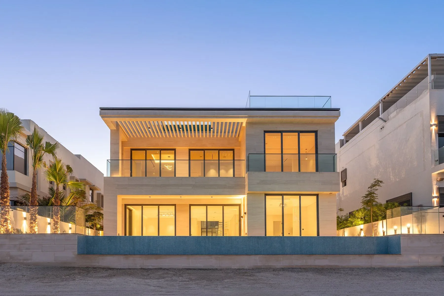 Brand New 5-Bedroom Modern Villa with Roof Terrace — photograph 3