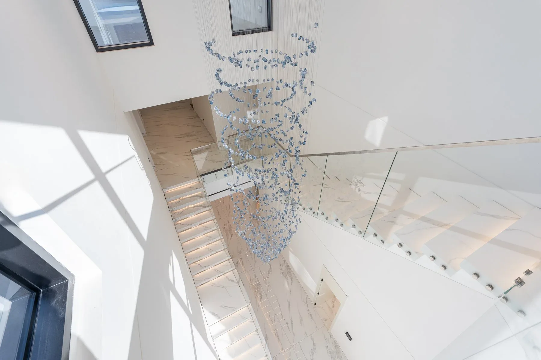 Brand New 5-Bedroom Modern Villa with Roof Terrace — photograph 4