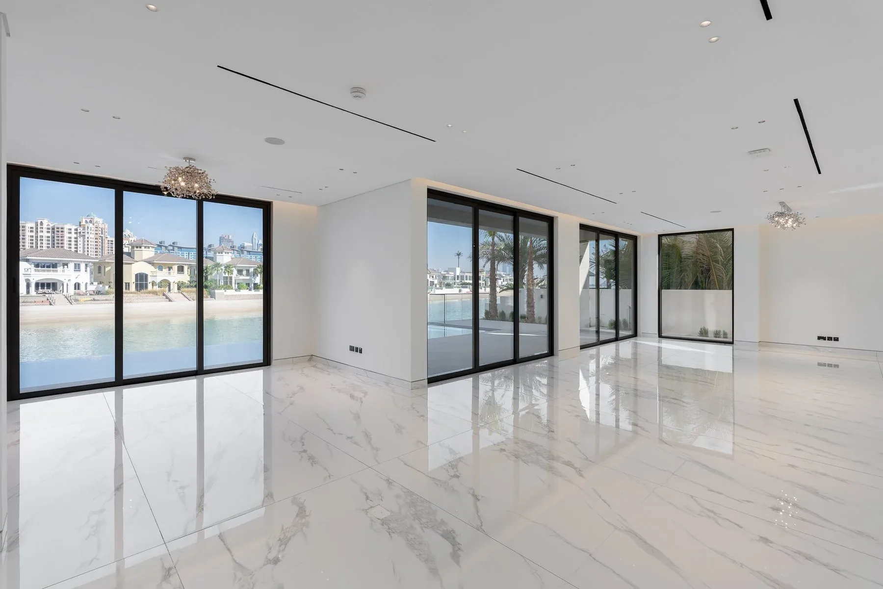 Brand New 5-Bedroom Modern Villa with Roof Terrace — photograph 6